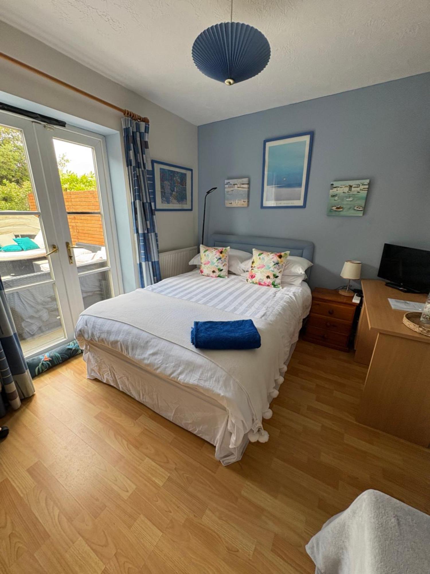 Choice Of One Double Bedroom With A Comfy Double Bed And Private En Suite For Solo Travellers Or Couples ,Or Alternatively Book Two Double Bedrooms For Families Or Friends Paddock Wood Esterno foto